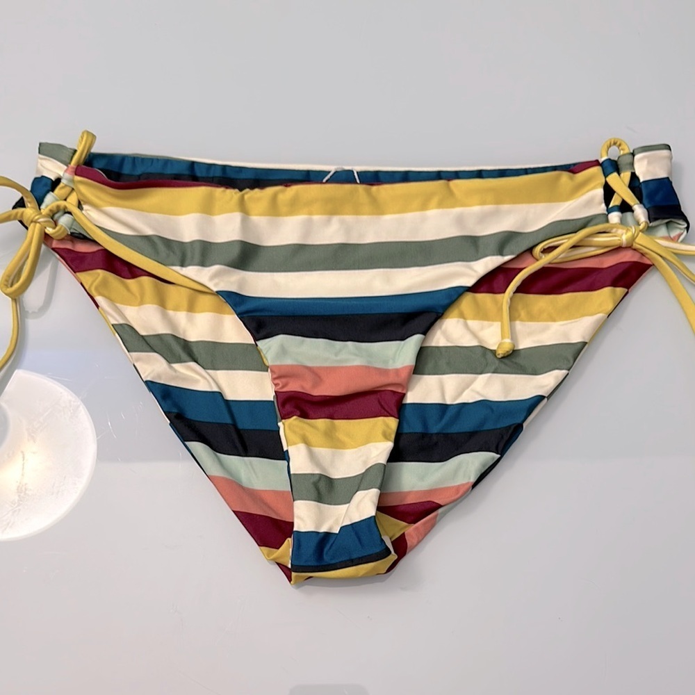 NWOT Volcom Bikini Bottoms